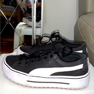 Women’s 10 Puma Platform Sneaker